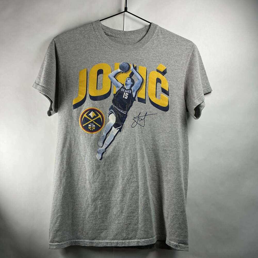 NBA Denver Nuggets Nikola Jokic #15 Graphic T-Shirt Heather Gray Size Small